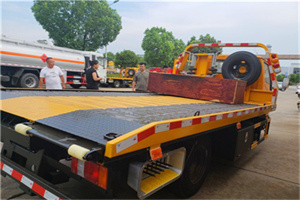 右江区附近拖车电话号码服务